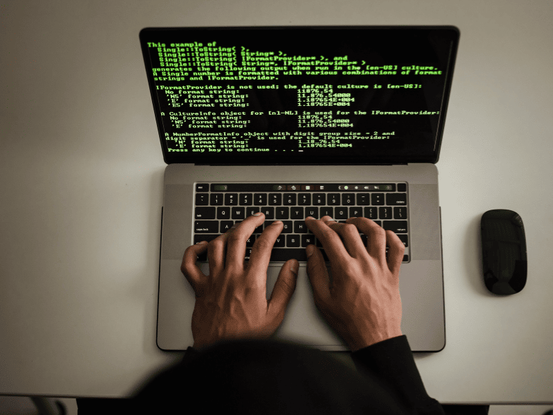 Ataques cibernéticos a empresas brasileiras crescem 32%